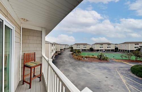 Ocean Isle Beach Apartment | Top floor Oasis