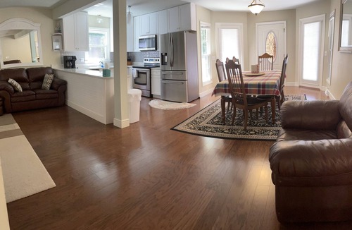 Fuquay-Varina House | Top-level of a modern split-level home. n
