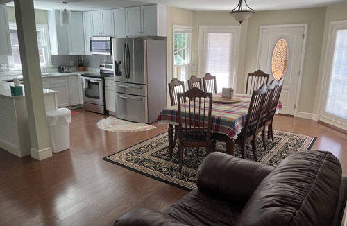 Fuquay-Varina House | Top-level of a modern split-level home. n