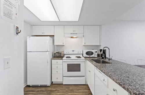 Wilmington Condo | Top-Rated Wilmington Oasis: Spacious, Pet-Friendly, Pool, Perfect Location!