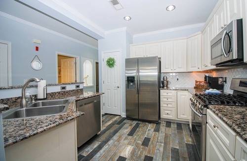 Mount Mourne Condo | Top Shelf by SoCharm | Luxury Penthouse - Restaurants, Community Pool, Massage, and More!