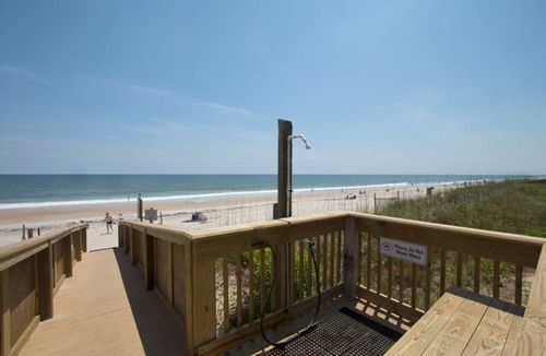 Sneads Ferry Condo | Topsail Dunes 2213 Oceanfront! | Community Pool, Grill Area, Internet
