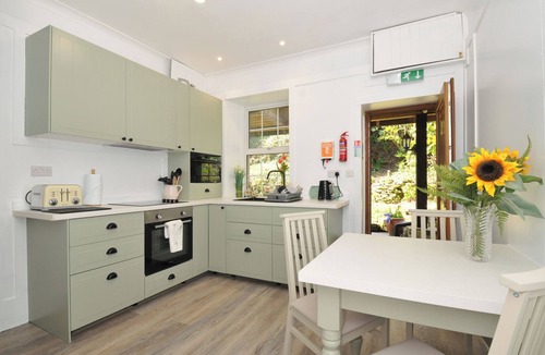 Okehampton Cottage | TOR VIEW @ FOURWINDS, pet friendly, with a garden in Okehampton