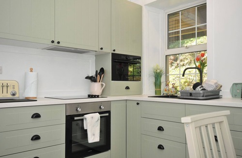 Okehampton Cottage | TOR VIEW @ FOURWINDS, pet friendly, with a garden in Okehampton