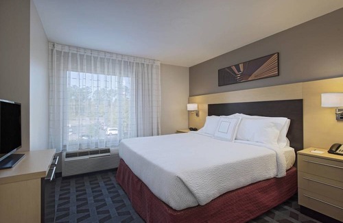 Terry Sanford Hotel | TownePlace Suites Fayetteville Cross Creek