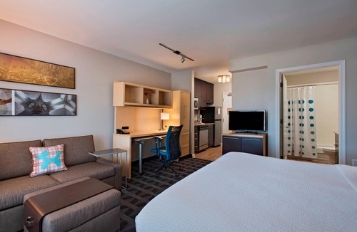 Terry Sanford Hotel | TownePlace Suites Fayetteville Cross Creek
