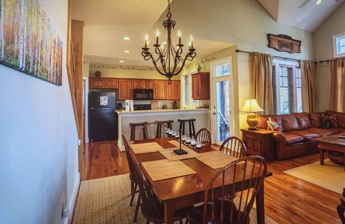Banner Elk House | Townhome Nov.App State football &Holiday bookings nowavailable. Sleeps 8 Echota