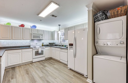 White Lake House | Townhome w/Outdoor Pool & White Lake Access!