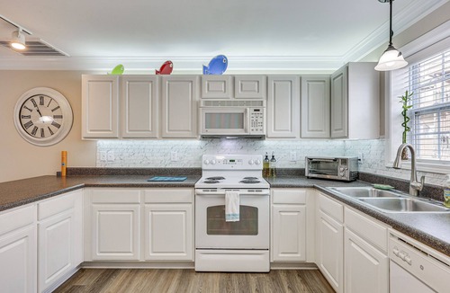 White Lake House | Townhome w/Outdoor Pool & White Lake Access!
