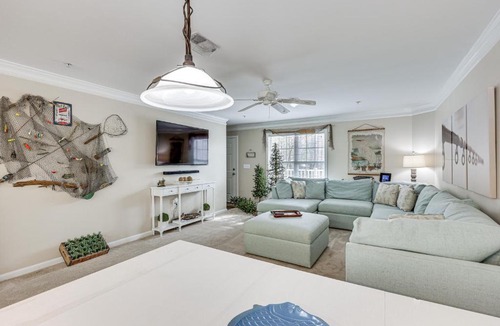 White Lake House | Townhome with Outdoor Pool and White Lake Access!