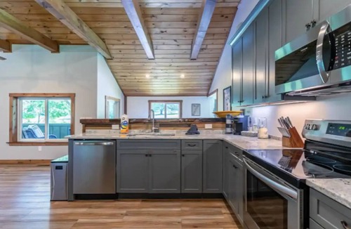 Newland House | Trail House on the Parkway