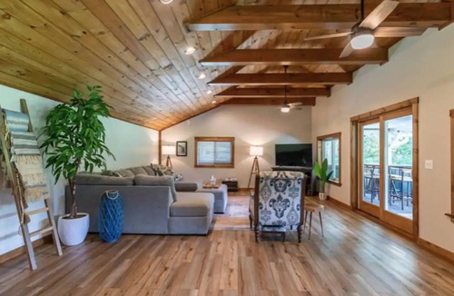 Newland House | Trail House on the Parkway