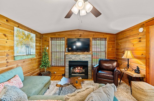 Lake Lure Cabin | Trails Inn - Dog Friendly, Hot Tub, Fire Pit, Sleeps 6