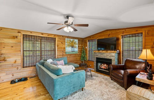 Lake Lure Cabin | Trails Inn - Dog Friendly, Hot Tub, Fire Pit, Sleeps 6
