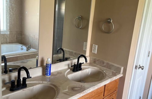 Rockfish House | Tranquil 5-bedroom 3 bath spacious modern house.