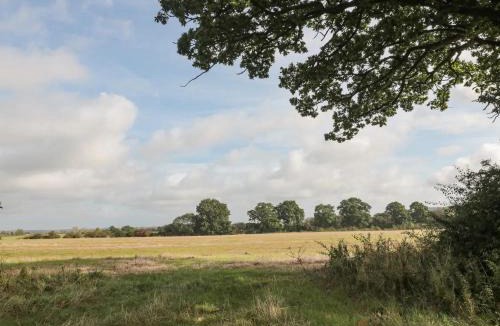 Bushton House | Tranquil Clyffe Cottage