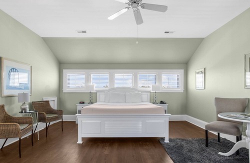 Historic Downtown Manteo Apartment | Tranquil House Inn - Downtown Waterfront Manteo - 1 King Large Premium Room 33
