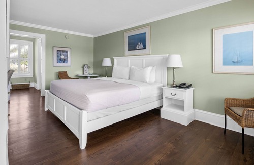Historic Downtown Manteo Apartment | Tranquil House Inn - Downtown Waterfront Manteo - 1 King Premium Room 21