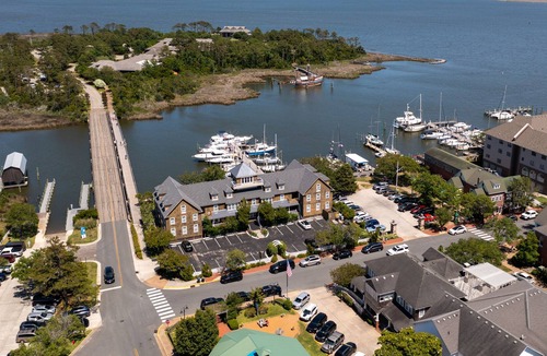 Historic Downtown Manteo Apartment | Tranquil House Inn - Downtown Waterfront Manteo - 1 King Standard Room 26