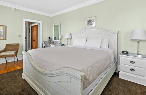 Historic Downtown Manteo Apartment | Tranquil House Inn - Downtown Waterfront Manteo - 1 Queen premium Rm 12