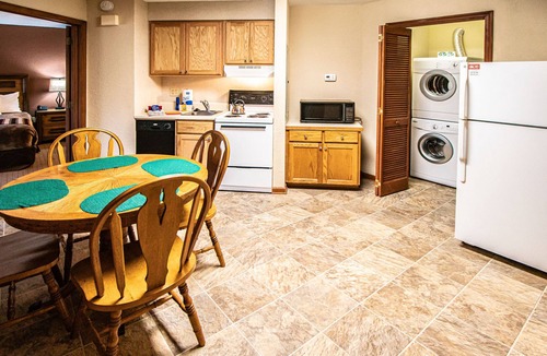 Lake Lure Condo | Tranquil Lake Lure Getaway Near Trails