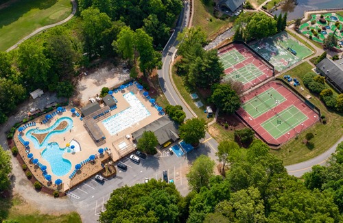 Lake Lure Condo | Tranquil Lake Lure Getaway Near Trails
