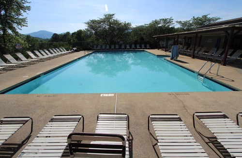 Lake Lure Condo | Tranquil Lake Lure Getaway Near Trails