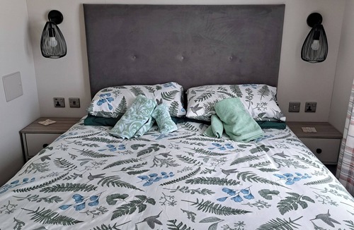 Paignton Cabin | Tranquil Lodge Retreat in Paignton
