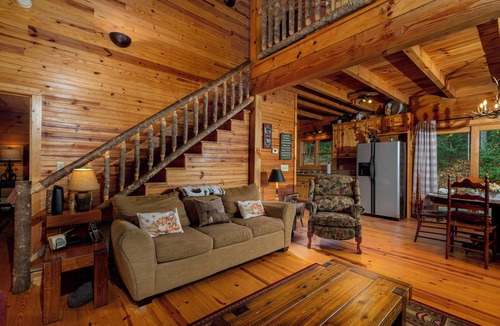 Globe Cabin | Tranquil Log Cabin in Private Mountain Setting with Hot Tub