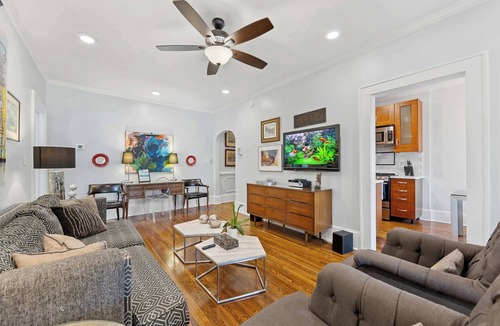 Cherry Condo | Tranquil Myers Park 2BR King Condo | Porch