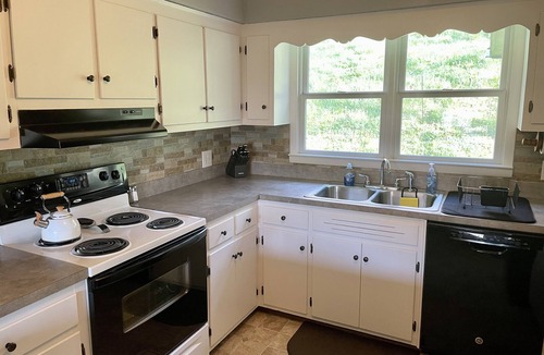 Todd House | Tranquil Paradise at Rich Mountain- Creek, birds and 15 Mins to Boone!