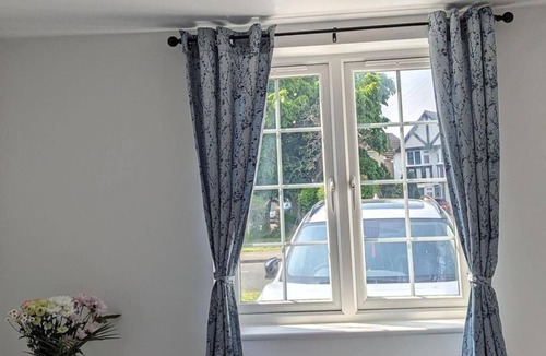 South Ruislip Apartment | Tranquil Studio Retreat With Free Parking