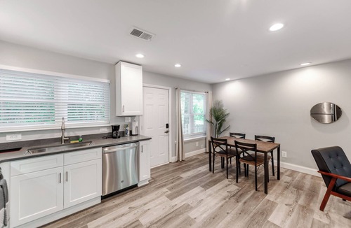 Villa Heights House | Tranquil townhome with AC in NoDa Charlotte