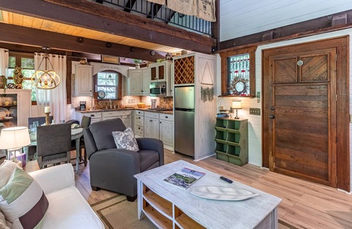 Lake Toxaway Cottage | Tree House in Westridge - RELAXING COTTAGE WITH SPLIT LIVING AREA