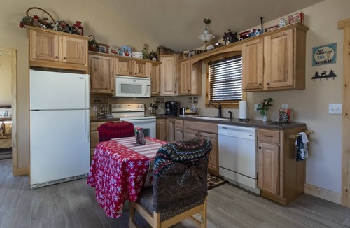 Bryson City House | Tree House Suite at the Calhoun House Inn & Suites