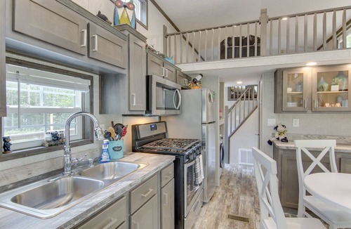 Penrose Cabin | Tree-Lined Cabin w/Grill in Penrose!