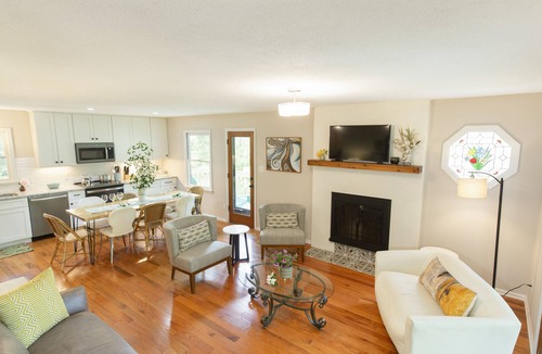 Weaverville House | TREE LoFT! 15 Min to Ashvlle, Cozy Gas FIREPLACE, Wrap-around DECK, Great WiFI