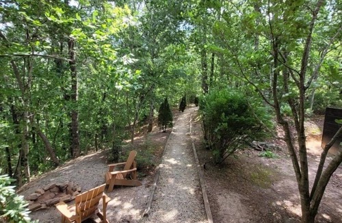 Bryson City Cabin | Treehouse D - A Suite Getaway for Two