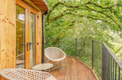 Black Torrington Apartment | Treehouse In Devon - riverside woodland hideaway