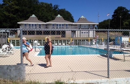 Colington Harbour Cottage | Treehouse OBX. Cozy cottage in family/pet-friendly neighborhood. Close to sound.