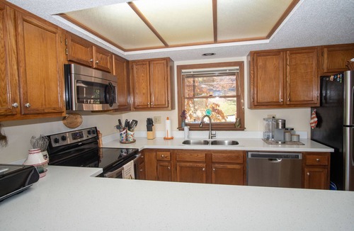 Lake Lure Condo | Treehouse serenity, access to RB Resort amenities, Dog friendly.