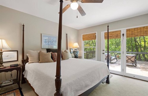 Black Mountain House | Treetop Montreat Cabin w/Creek-20 min to Asheville
