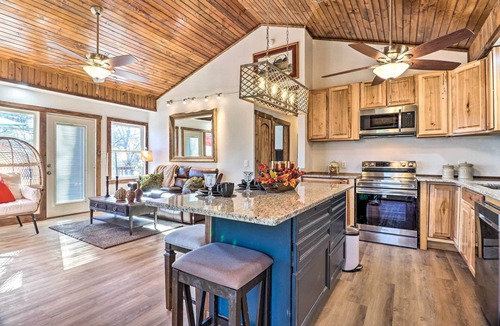 Franklin House | Treetop Sanctuary w/Long-Range Mountain View