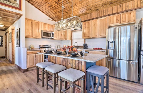 Franklin House | Treetop Sanctuary w/Long-Range Mountain View