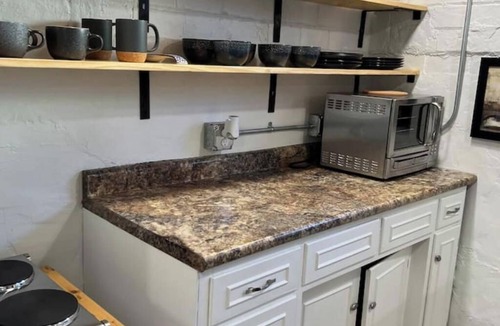 Willmar Apartment | Trendy Craftsman’s Studio! Firepit- laundry