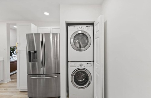Burlington House | Trendy Getaway | Near Elon Uni