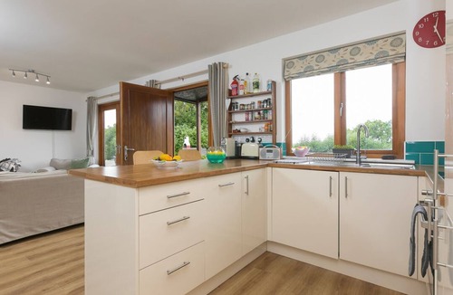 Saint Breward Cabin | TRESSA, open-plan, two pets welcome, in St Breward