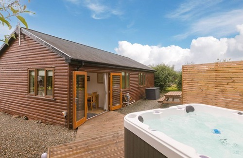 Saint Breward Cabin | TRESSA, open-plan, two pets welcome, in St Breward