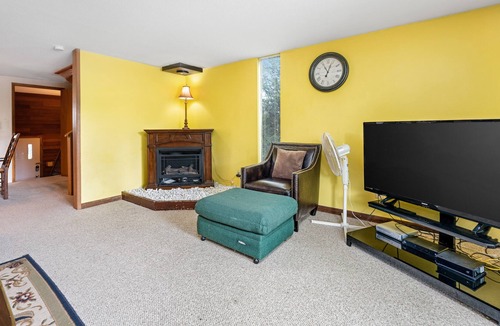 Sugar Mountain Condo | Tri-level townhouse on golf course w/views of pond, close to ice skating/tubing