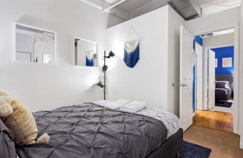 Downtown Apartment | Trifecta 2BR Free Parking Modern Superhost